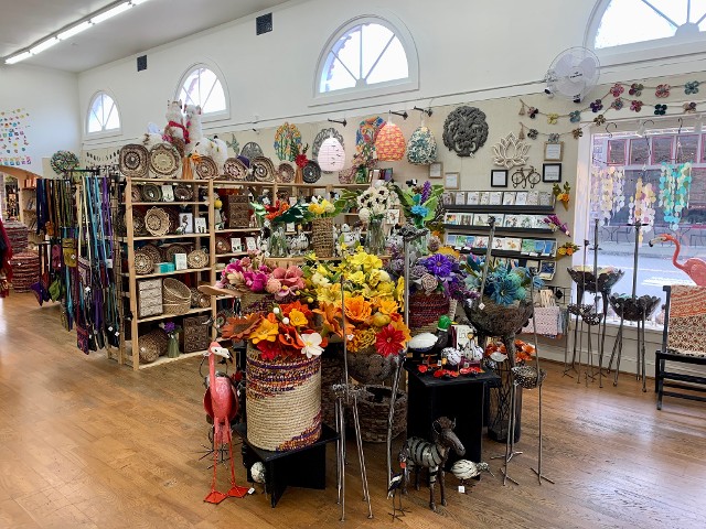 Front table with felt flowers